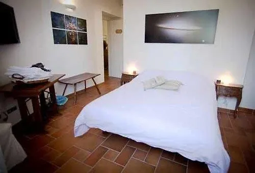 Domus Quiritum Acomodação com café da manhã  4*